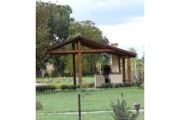 Ukraina Privát Orosijevo, Eksterjeras